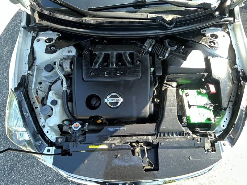 2012 Nissan Altima 3.5 SR - V6 - LEATHER - SUNROOF - LOW MILES Whitinsville MA 2012 Nissan Altima 3.5 SR - V6 - LEATHER - SUNROOF - LOW MILES Whitinsville MA