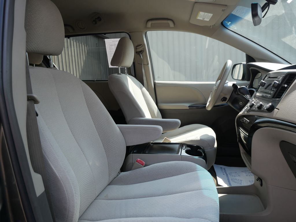 2012 Toyota Sienna LE Mt Pleasant MI