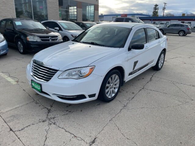 2013 Chrysler 200 Touring's photo