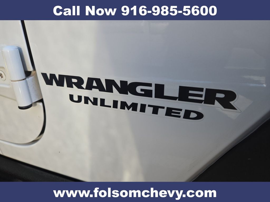 2013 Jeep Wrangler Unlimited Sahara 2013 Jeep Wrangler Unlimited Sahara