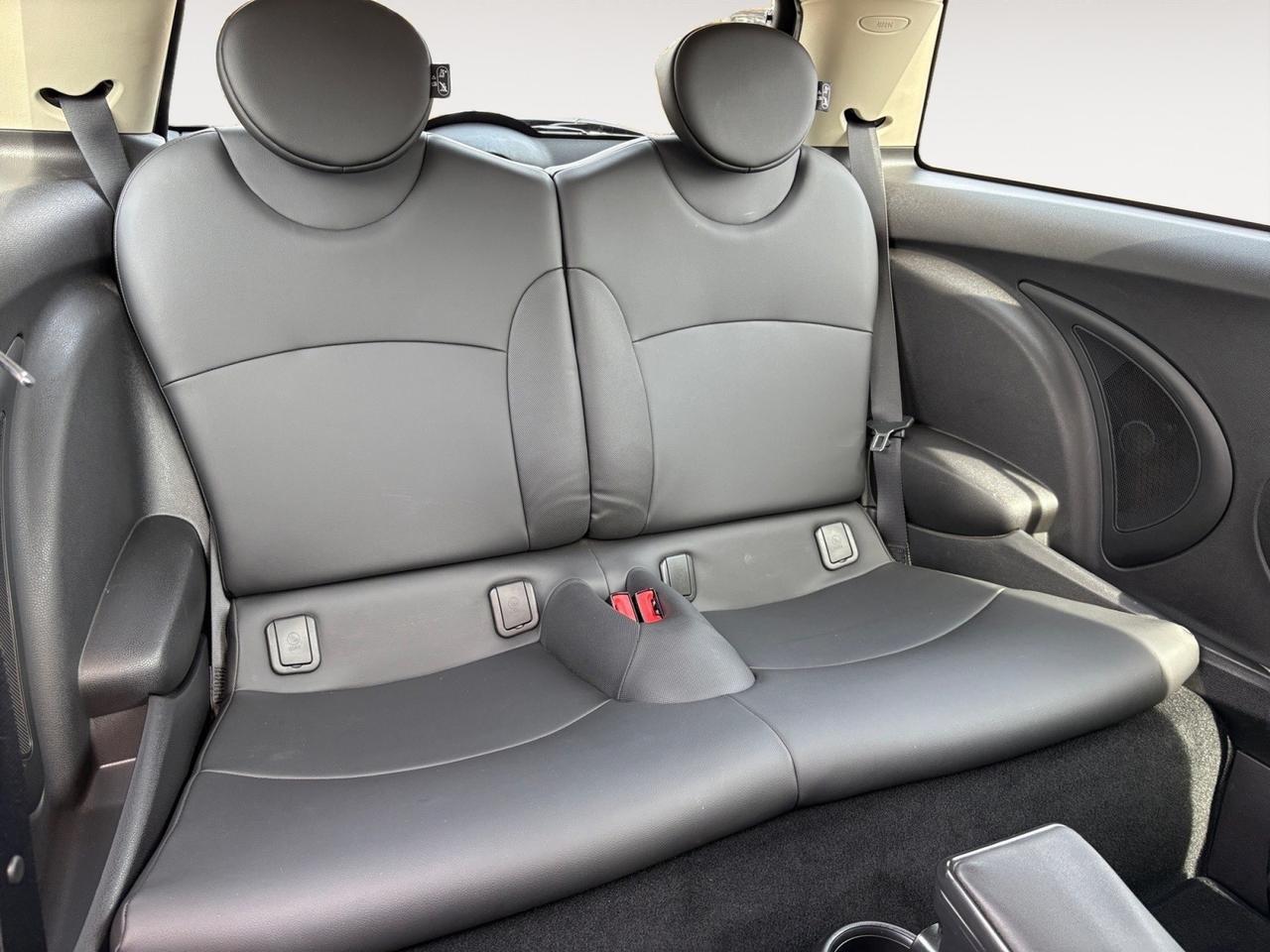 2013 MINI Cooper Hardtop BLUETOOTH, AUTO START/STOP, TRACTION CONTROL, REMOTE KEYLESS ENTRY, LOW MILEAGE, CLEAN CARFAX, KEEP IT COOL IN THIS MINI COOPER! Virginia Beach VA 2013 MINI Cooper Hardtop BLUETOOTH, AUTO START/STOP, TRACTION CONTROL, REMOTE KEYLESS ENTRY, LOW MILEAGE, CLEAN CARFAX, KEEP IT COOL IN THIS MINI COOPER! Virginia Beach VA