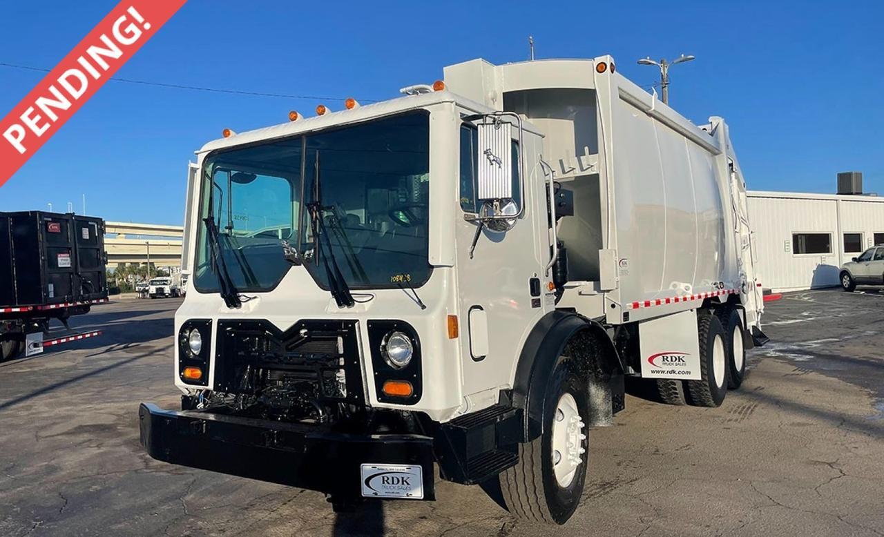 2013 Mack MRU613 25 yd EZ Pack Rear Loader Garbage Truck Tampa FL 2013 Mack MRU613 25 yd EZ Pack Rear Loader Garbage Truck Tampa FL