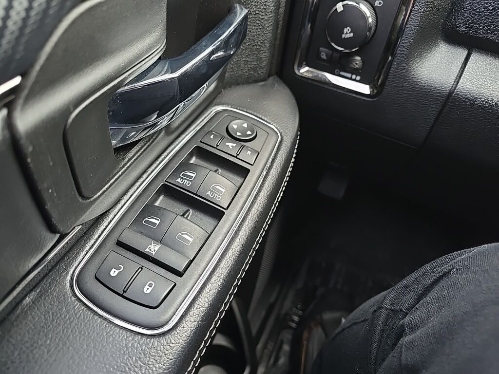 2013 Ram 1500 4x4 Crew Cab Sport Fond du Lac WI 2013 Ram 1500 4x4 Crew Cab Sport Fond du Lac WI