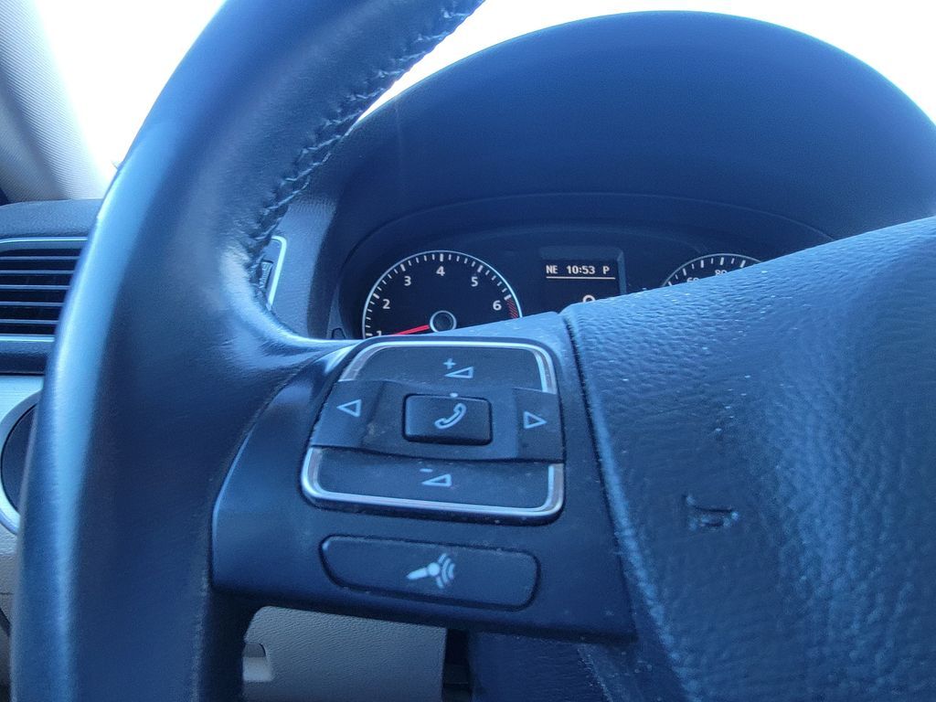 2013 Volkswagen Passat 2.5 SE