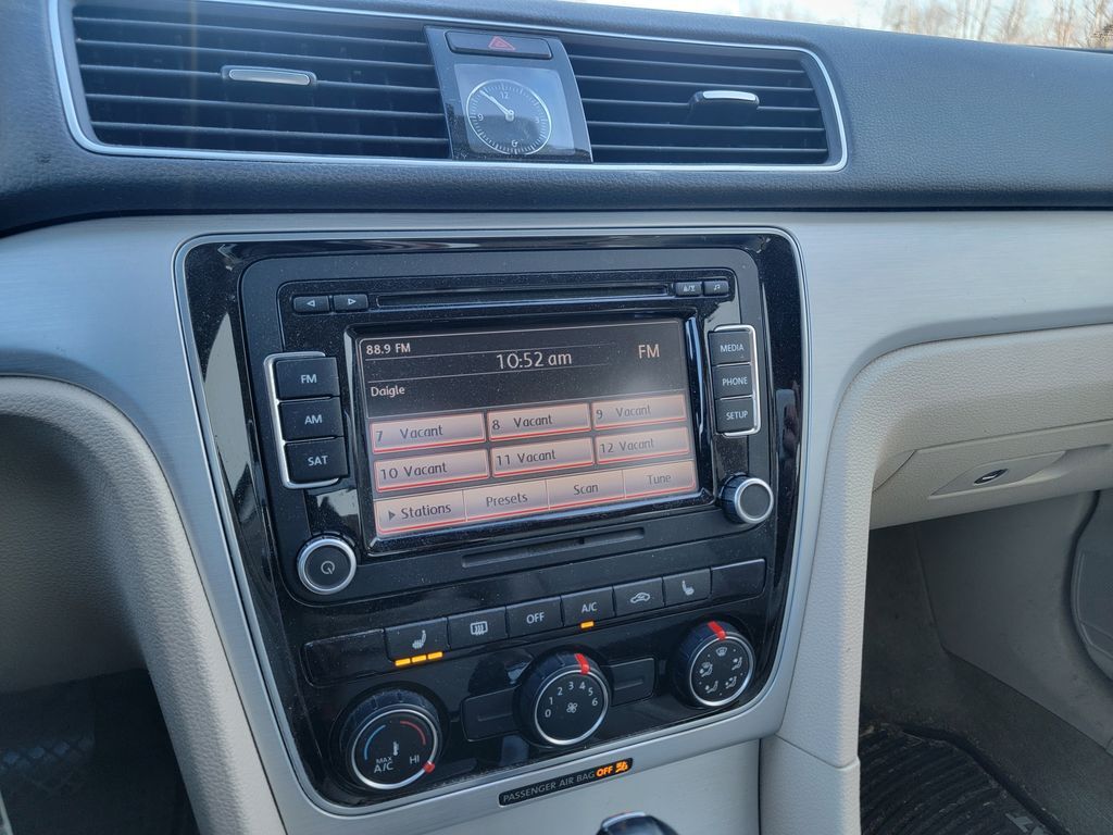 2013 Volkswagen Passat 2.5 SE