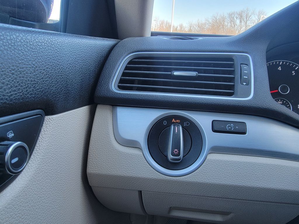 2013 Volkswagen Passat 2.5 SE