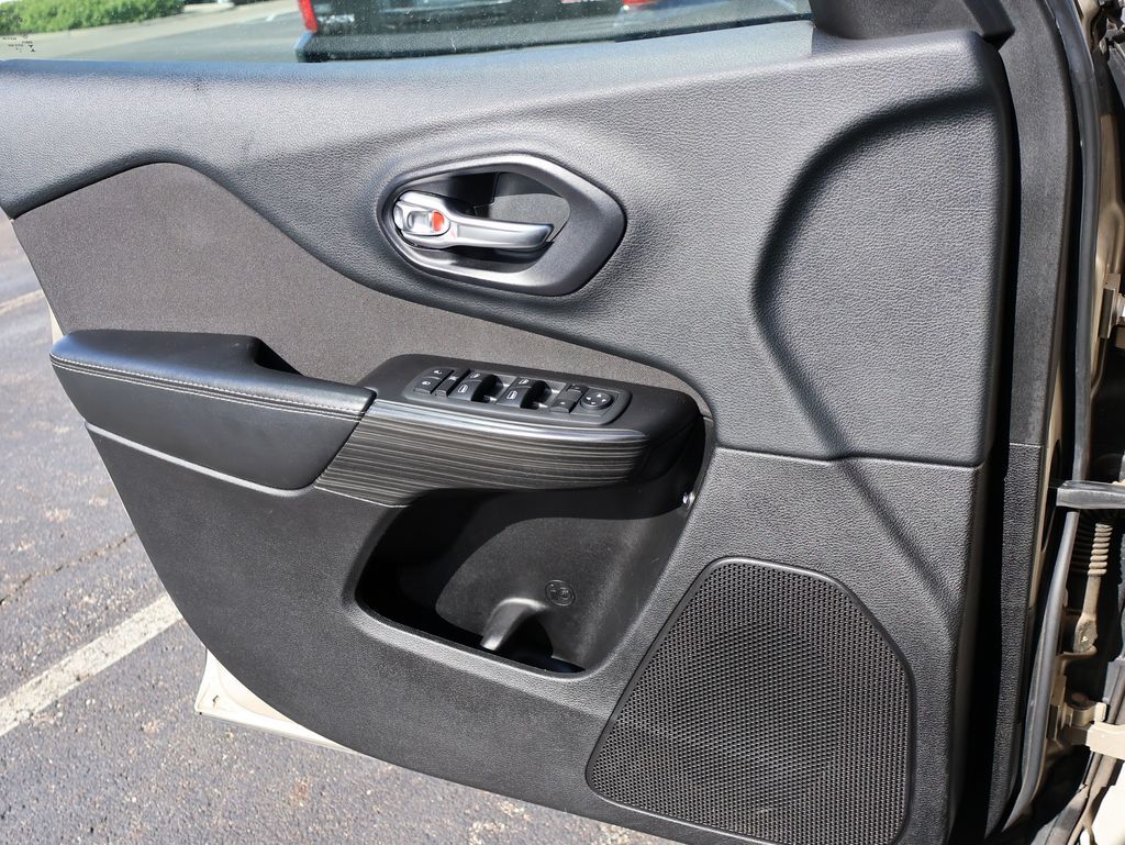 2014 Jeep Cherokee Sport