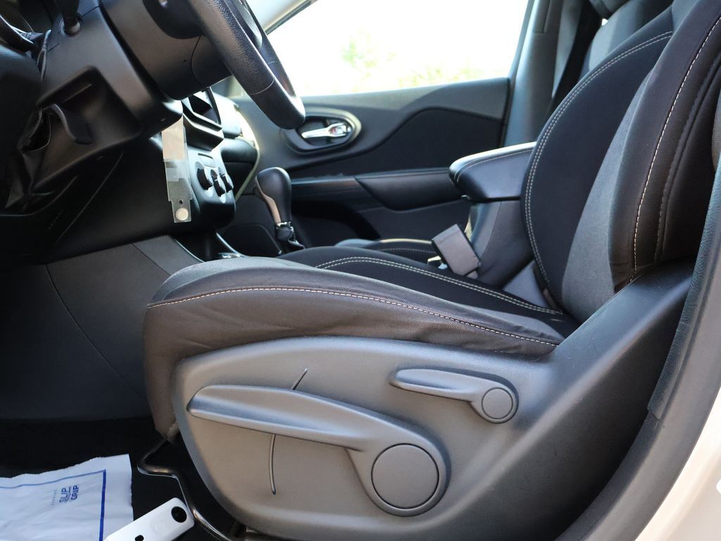 2014 Jeep Cherokee Sport