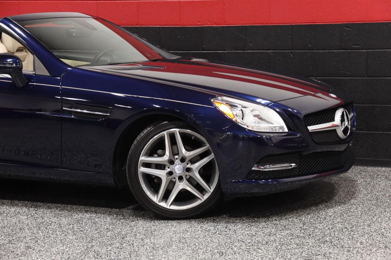 2014 Mercedes-Benz SLK 250 2dr Roadster 2014 Mercedes-Benz SLK 250 2dr Roadster