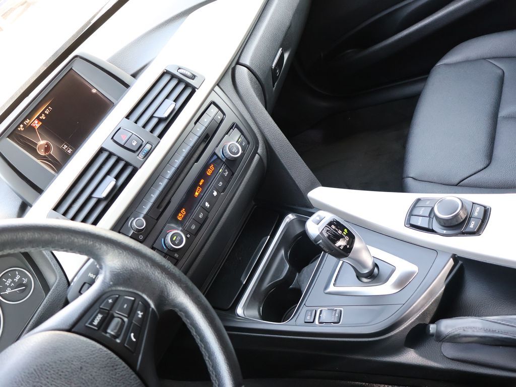 2015 BMW 3 Series 320i
