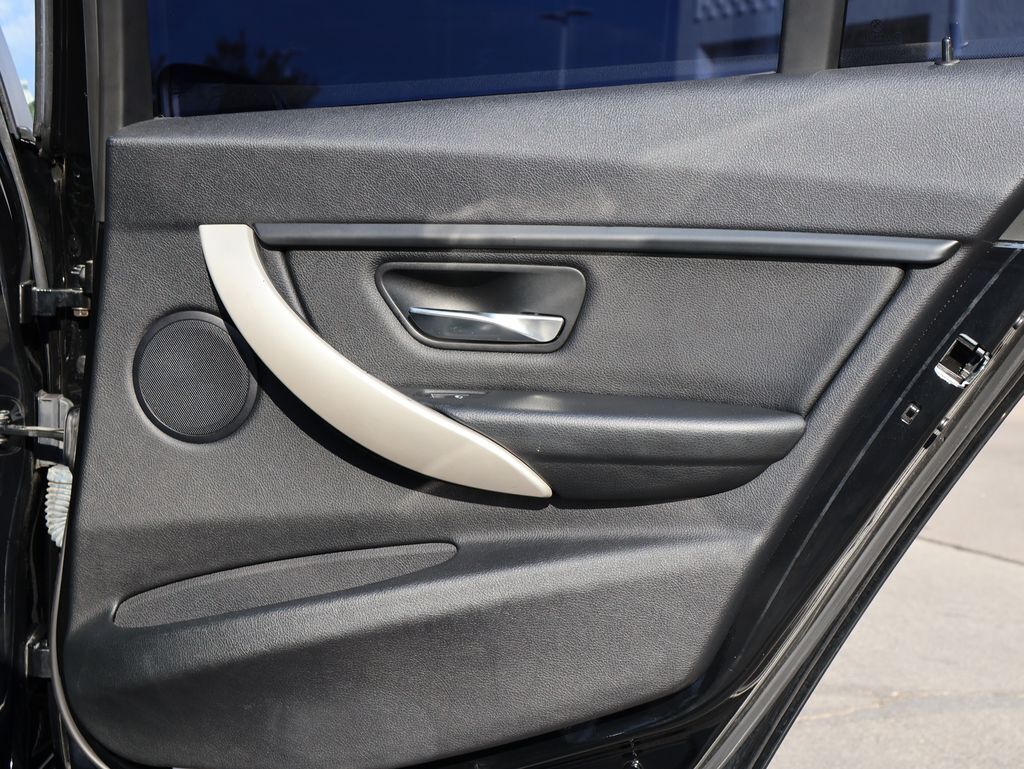 2015 BMW 3 Series 320i