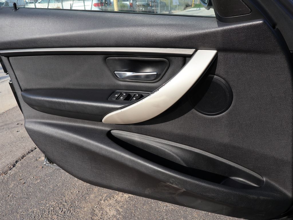 2015 BMW 3 Series 320i