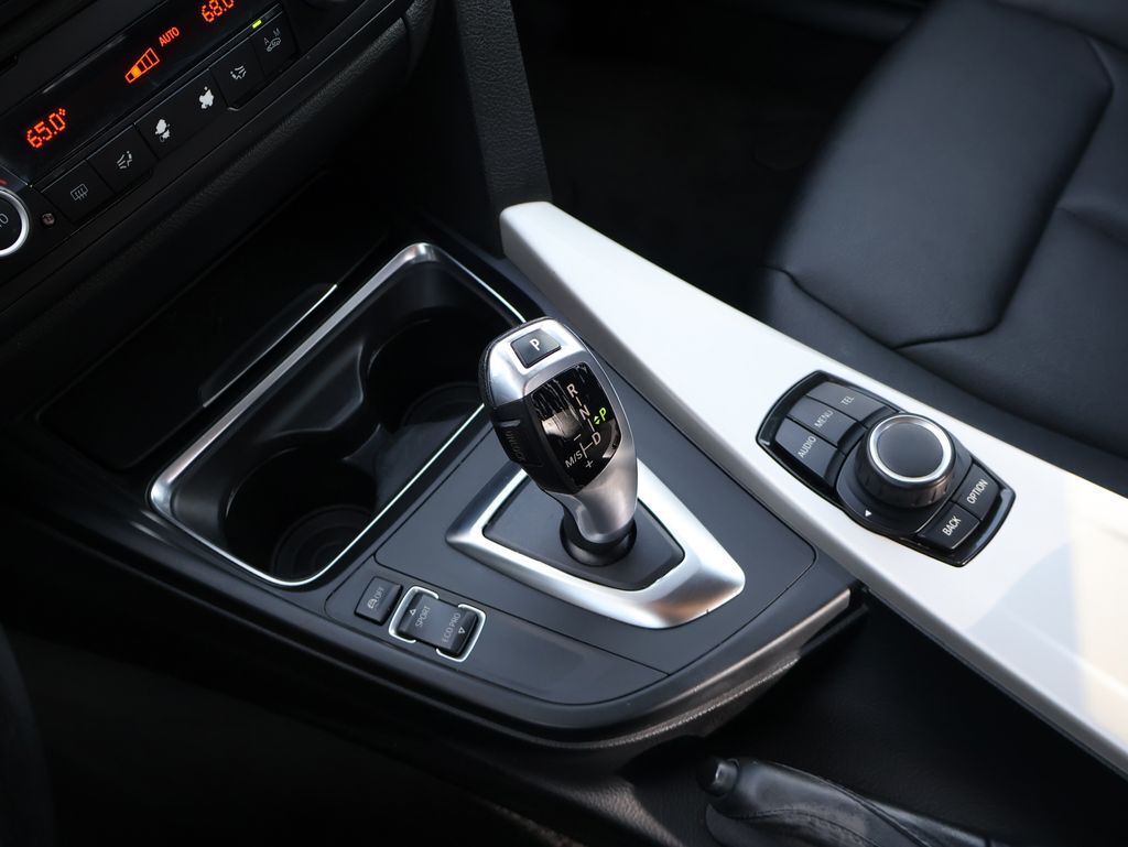 2015 BMW 3 Series 320i