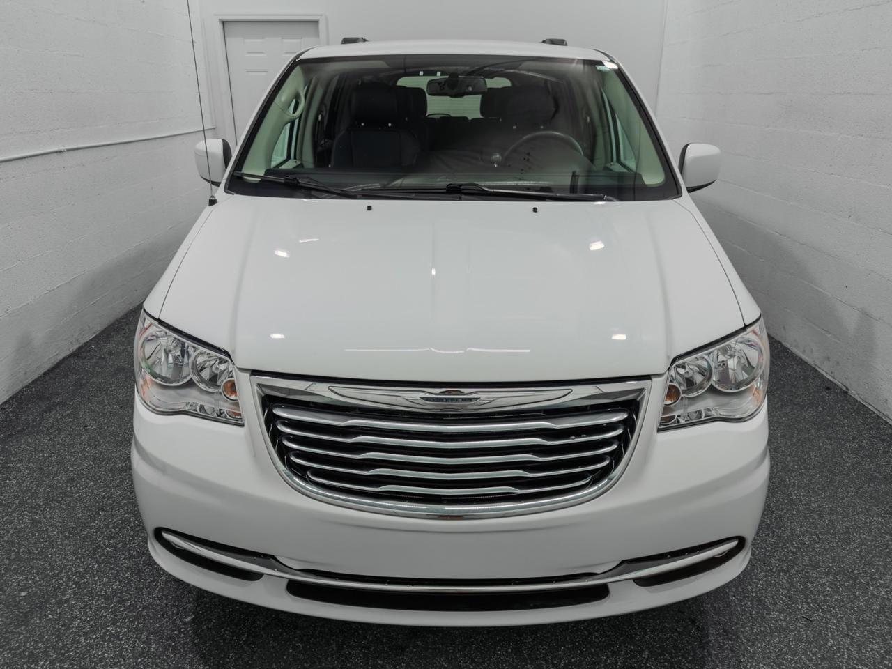 2015 Chrysler Town & Country Touring 2015 Chrysler Town & Country Touring
