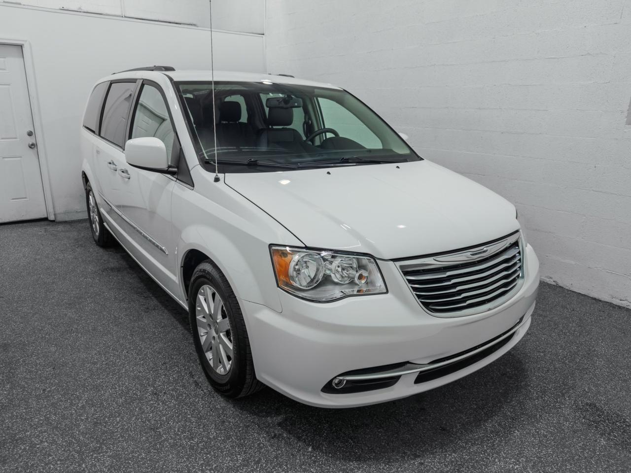2015 Chrysler Town & Country Touring 2015 Chrysler Town & Country Touring
