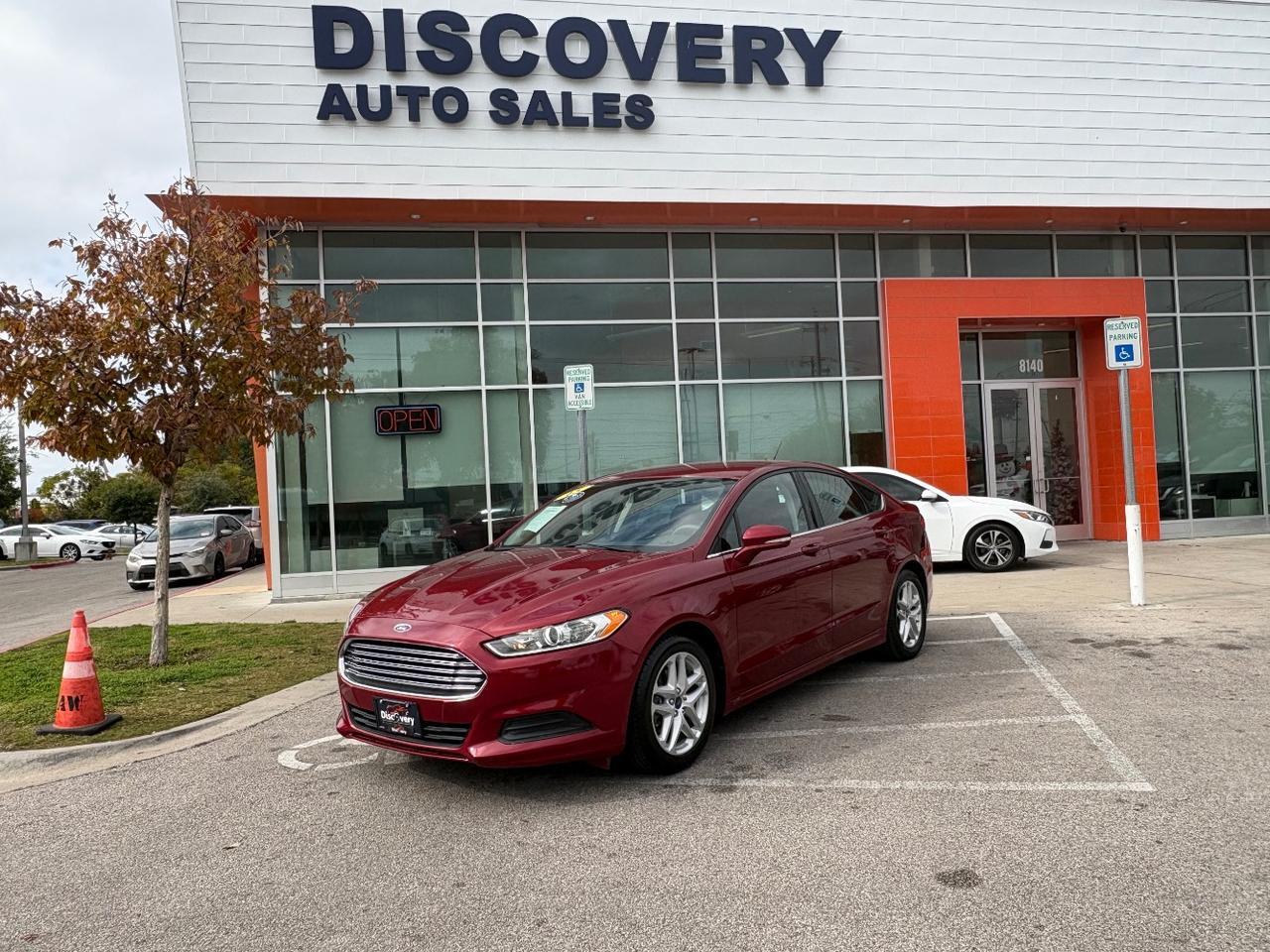 2015 Ford Fusion SE's photo