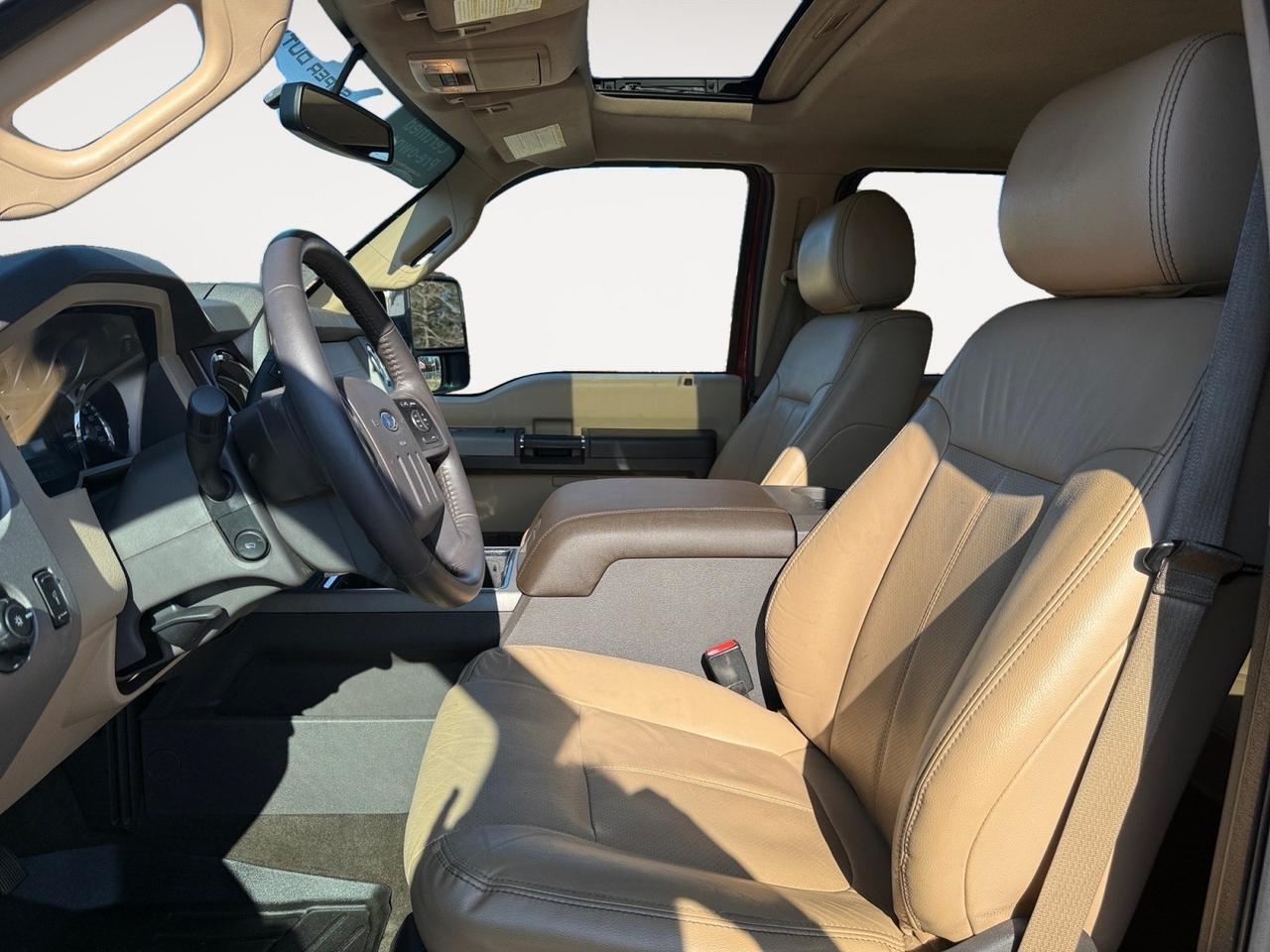 2015 Ford F-350 Super Duty Lariat's photo