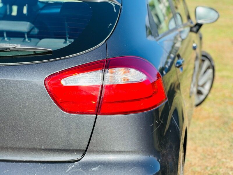 2015 Kia RIO (1.4L Petrol) Vaitele 2015 Kia RIO (1.4L Petrol) Vaitele
