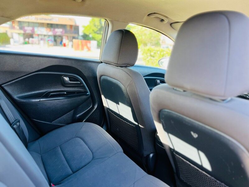 2015 Kia RIO (1.4L Petrol) Vaitele 2015 Kia RIO (1.4L Petrol) Vaitele