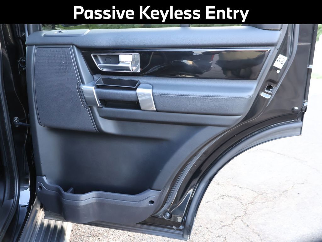 2015 Land Rover LR4 Base