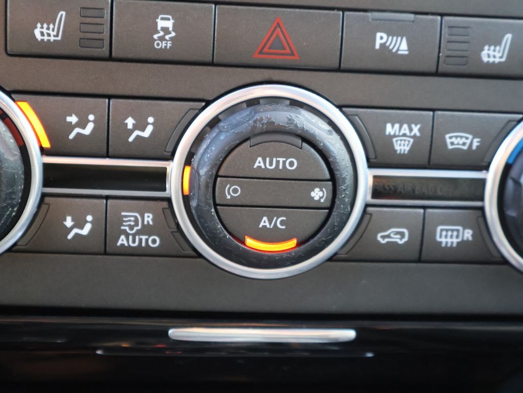 2015 Land Rover LR4 Base