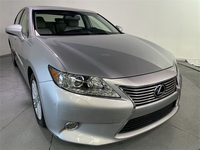 2015 Lexus ES Crafted Line