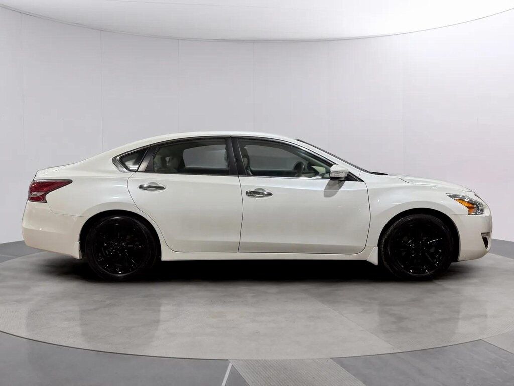 2015 Nissan Altima 2.5 SV w/Convenience &amp; Tech Pkg