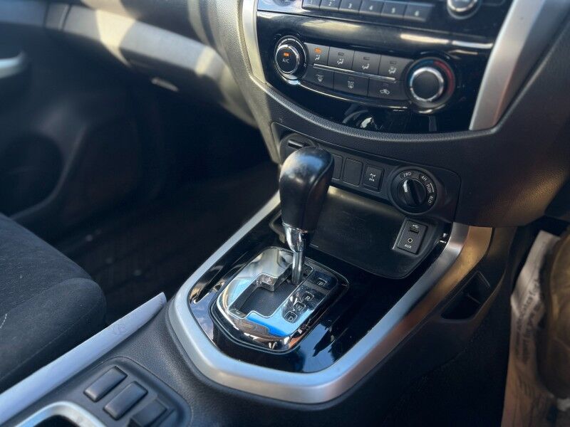 2015 Nissan NAVARA ST-X (2.3L Bi-Turbo Diesel) Vaitele 2015 Nissan NAVARA ST-X (2.3L Bi-Turbo Diesel) Vaitele