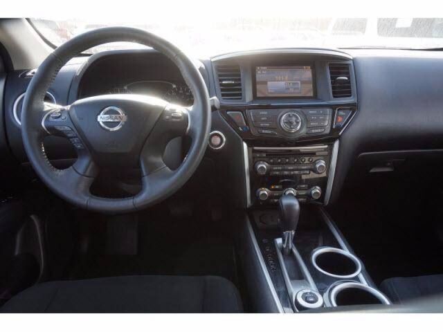 2015 Nissan Pathfinder SV Oshkosh WI
