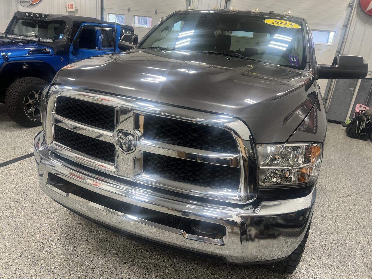 RAM2500 CREW CAB 4X43