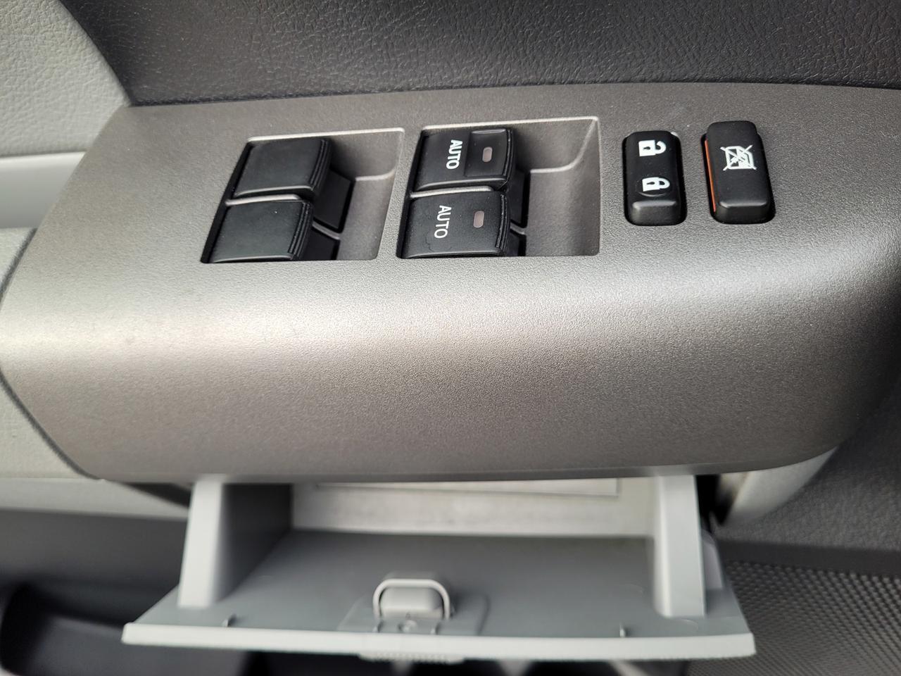 2015 Toyota SEQUOIA SR5 8 PASS V8 Vacaville CA 2015 Toyota SEQUOIA SR5 8 PASS V8 Vacaville CA