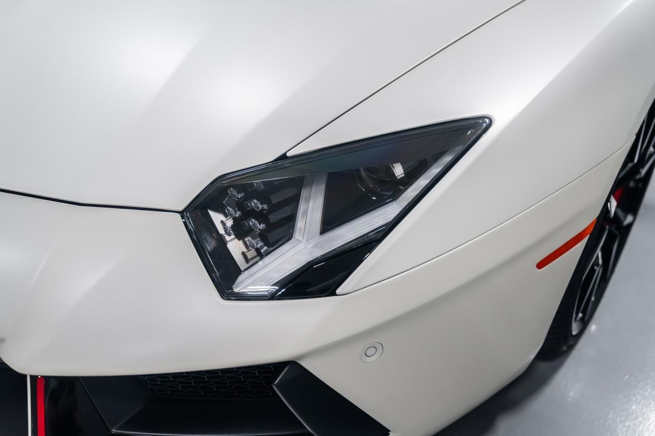 2016 Lamborghini Aventador LP 700-4 Pirelli Edition Roadster Brentwood TN 2016 Lamborghini Aventador LP 700-4 Pirelli Edition Roadster Brentwood TN