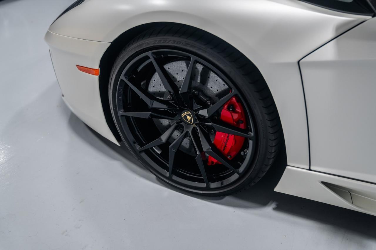 2016 Lamborghini Aventador LP 700-4 Pirelli Edition Roadster Brentwood TN 2016 Lamborghini Aventador LP 700-4 Pirelli Edition Roadster Brentwood TN