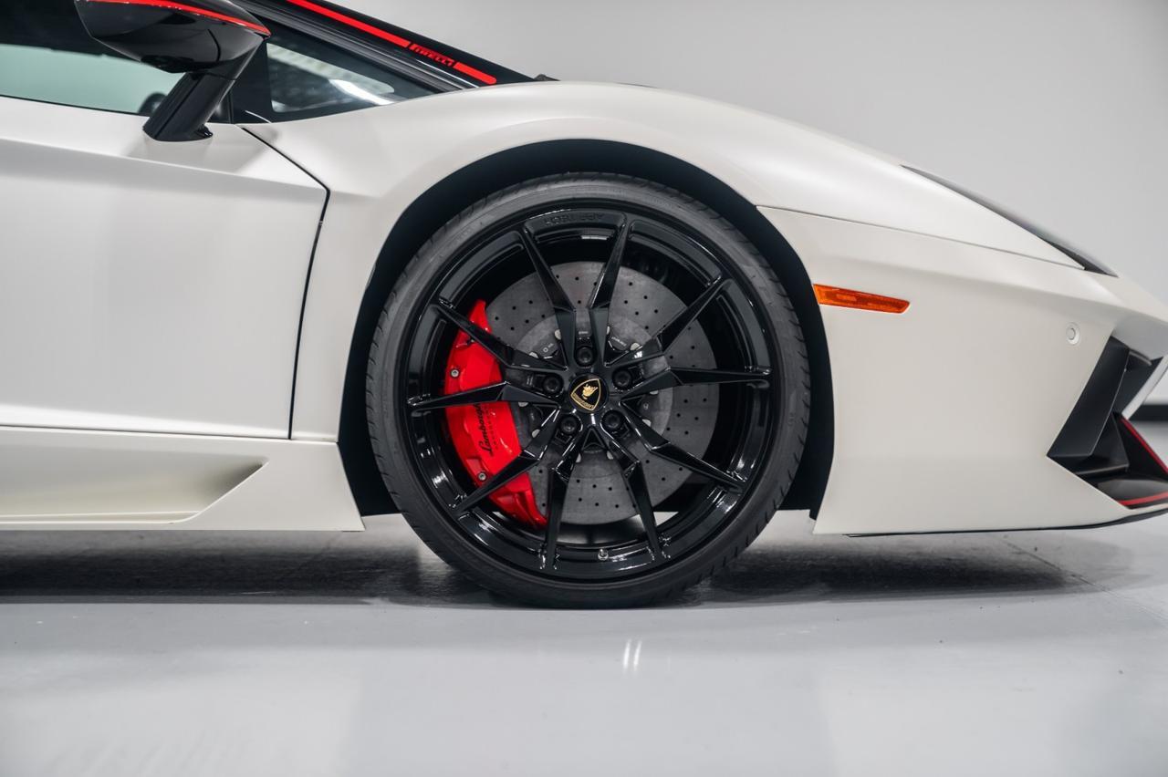 2016 Lamborghini Aventador LP 700-4 Pirelli Edition Roadster Brentwood TN 2016 Lamborghini Aventador LP 700-4 Pirelli Edition Roadster Brentwood TN