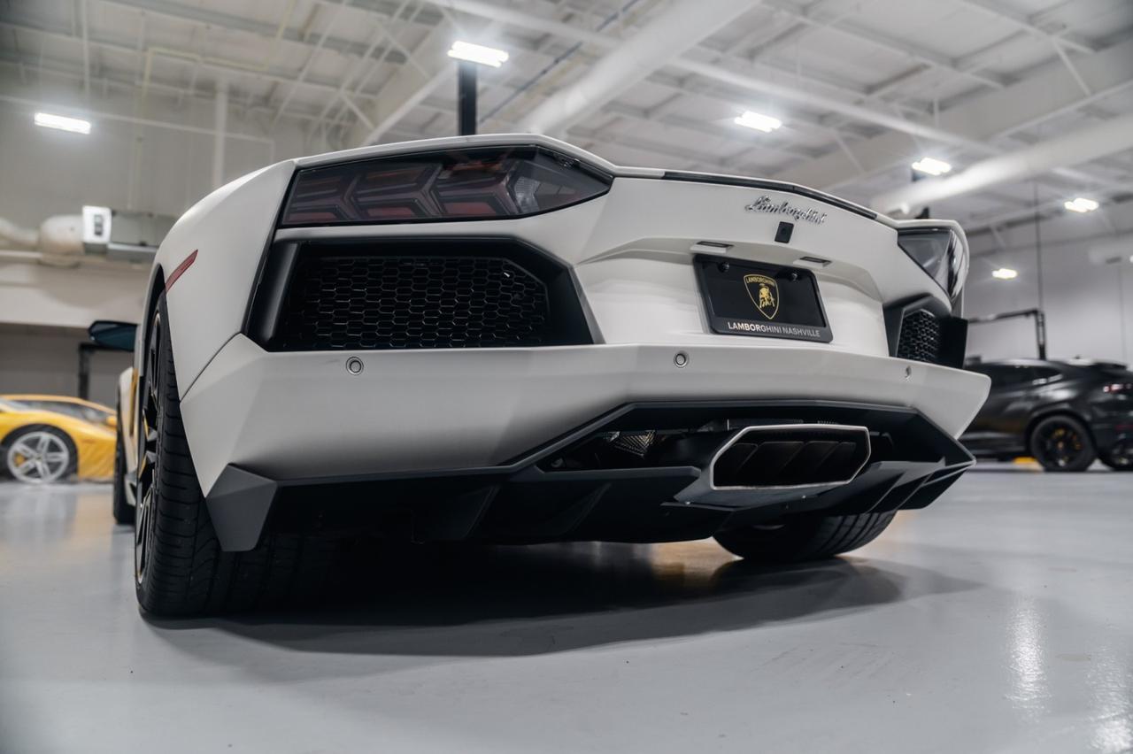 2016 Lamborghini Aventador LP 700-4 Pirelli Edition Roadster Brentwood TN 2016 Lamborghini Aventador LP 700-4 Pirelli Edition Roadster Brentwood TN