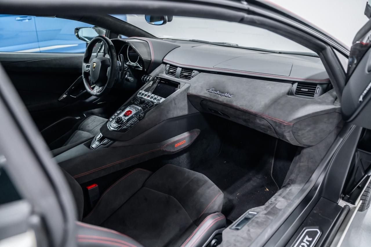 2016 Lamborghini Aventador LP 700-4 Pirelli Edition Roadster Brentwood TN 2016 Lamborghini Aventador LP 700-4 Pirelli Edition Roadster Brentwood TN
