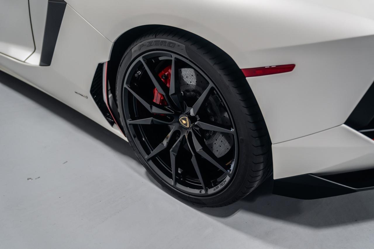 2016 Lamborghini Aventador LP 700-4 Pirelli Edition Roadster Charlotte NC 2016 Lamborghini Aventador LP 700-4 Pirelli Edition Roadster Charlotte NC