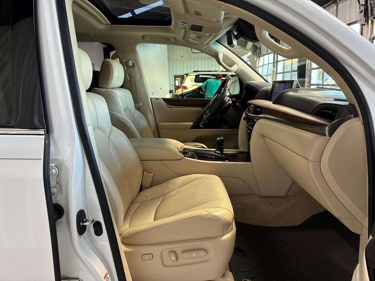 2016 Lexus LX570 Luxury Pkg, ML Sound, HUD, Rear Entertainment Houston TX 2016 Lexus LX570 Luxury Pkg, ML Sound, HUD, Rear Entertainment Houston TX