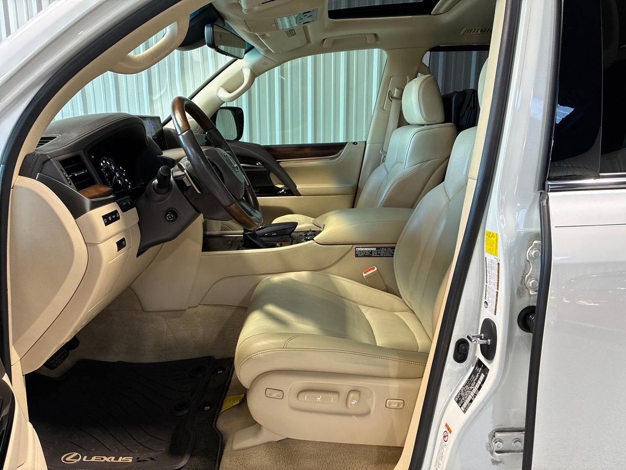 2016 Lexus LX570 Luxury Pkg, ML Sound, HUD, Rear Entertainment Houston TX 2016 Lexus LX570 Luxury Pkg, ML Sound, HUD, Rear Entertainment Houston TX