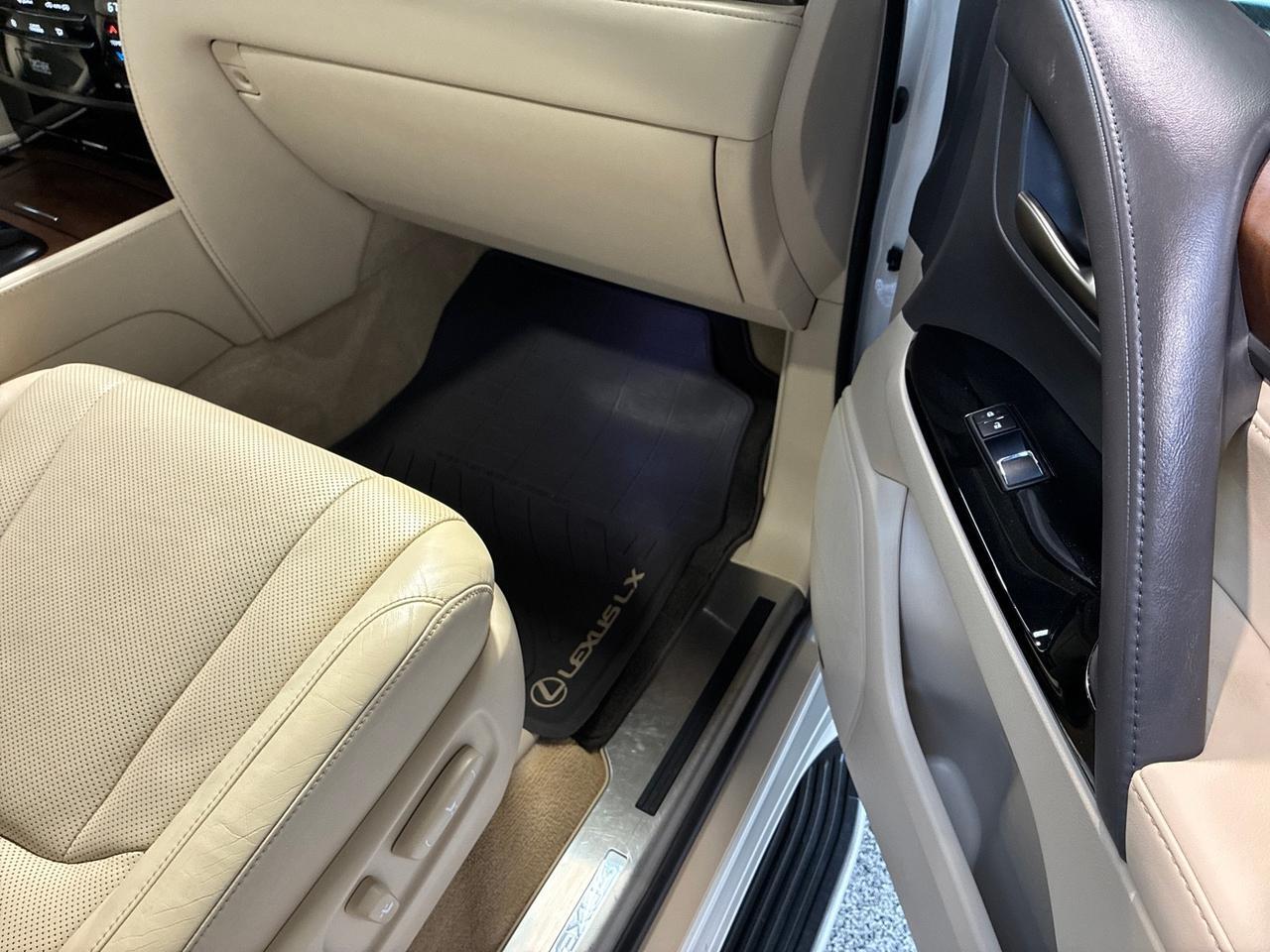 2016 Lexus LX570 Luxury Pkg, ML Sound, HUD, Rear Entertainment Houston TX 2016 Lexus LX570 Luxury Pkg, ML Sound, HUD, Rear Entertainment Houston TX