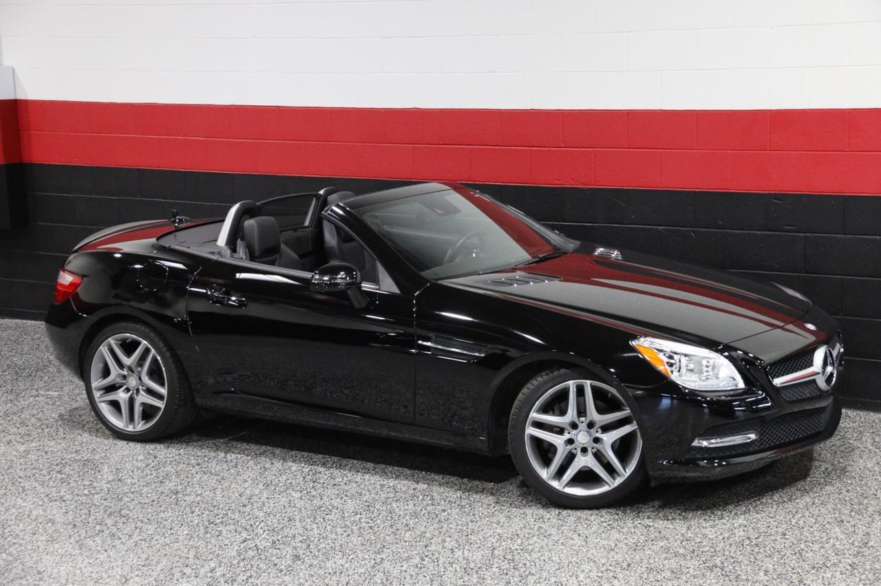 2016 Mercedes-Benz SLK 300 2dr Roadster 2016 Mercedes-Benz SLK 300 2dr Roadster
