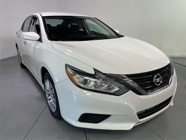 2016 Nissan Altima S's photo