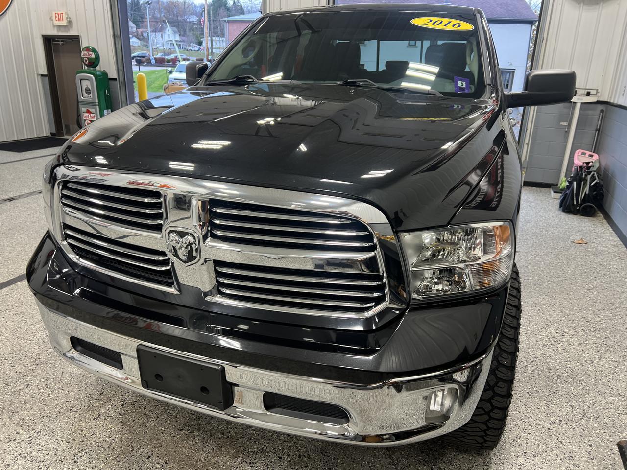 RAM1500 QUAD CAB 4X45