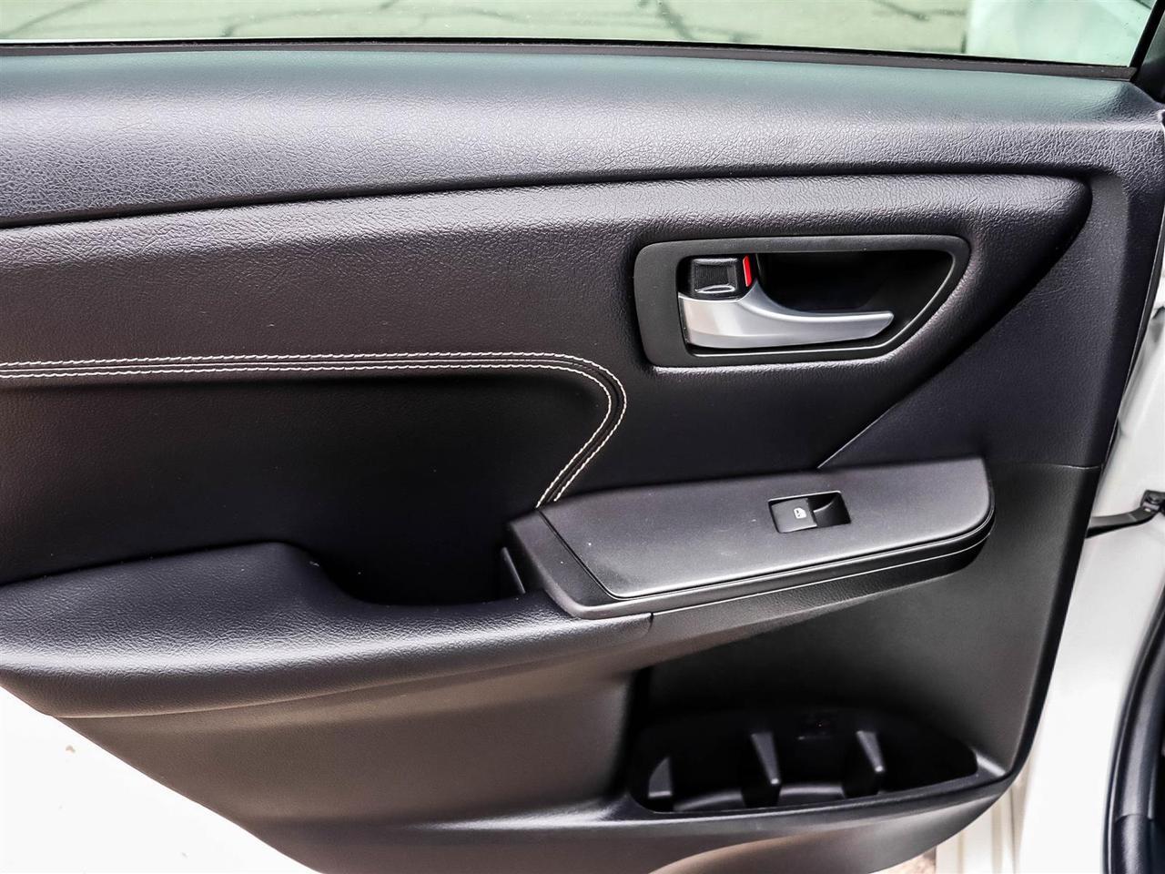 2016 Toyota Camry Hybrid XLE Mississauga ON