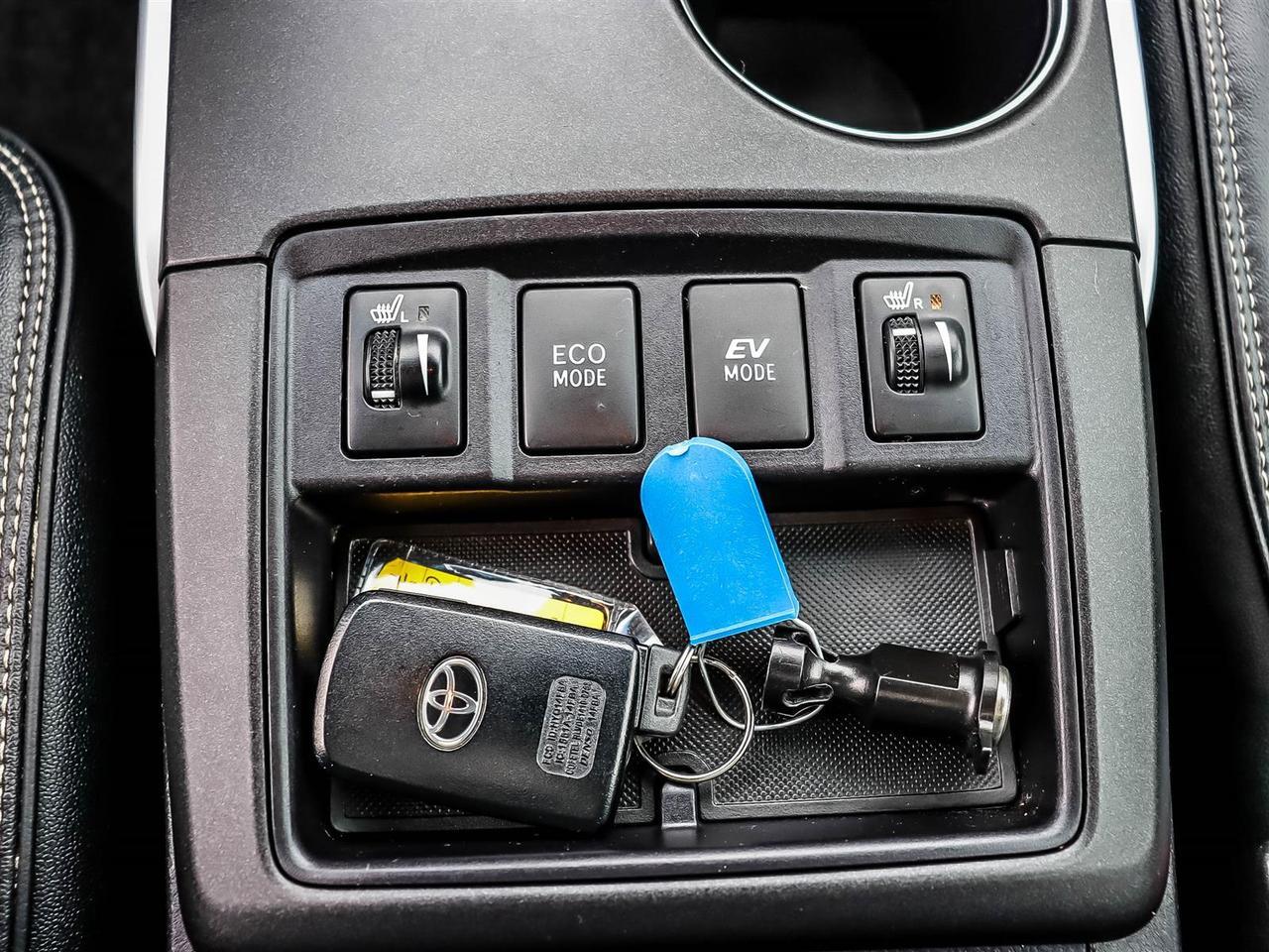 2016 Toyota Camry Hybrid XLE Mississauga ON