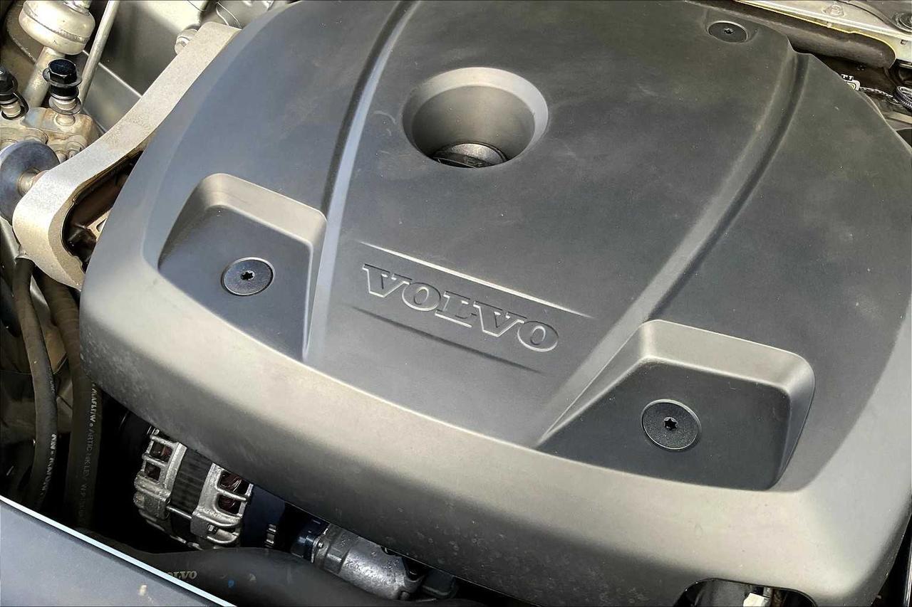 2016 Volvo XC90 T6 Momentum Roseville CA