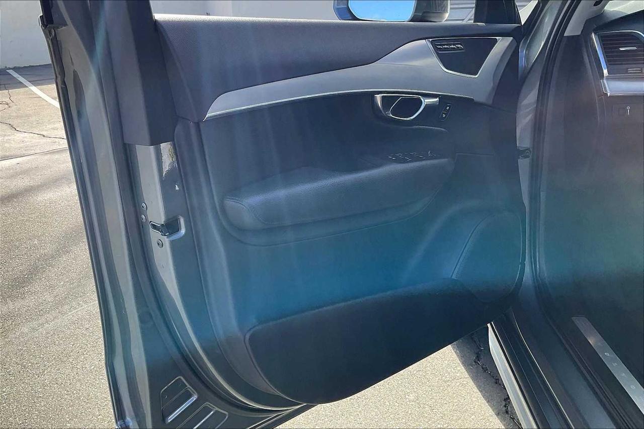 2016 Volvo XC90 T6 Momentum Roseville CA