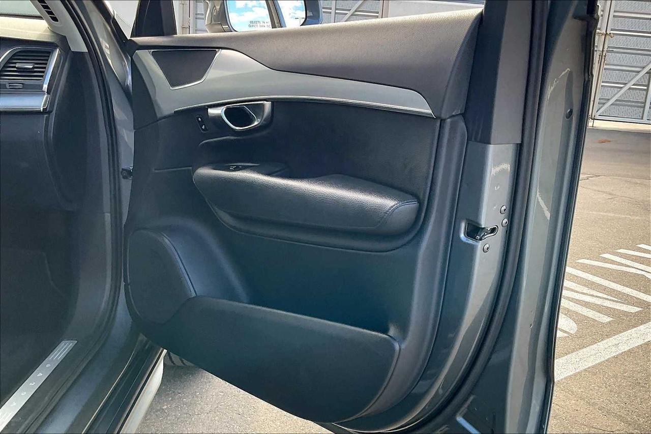2016 Volvo XC90 T6 Momentum Roseville CA