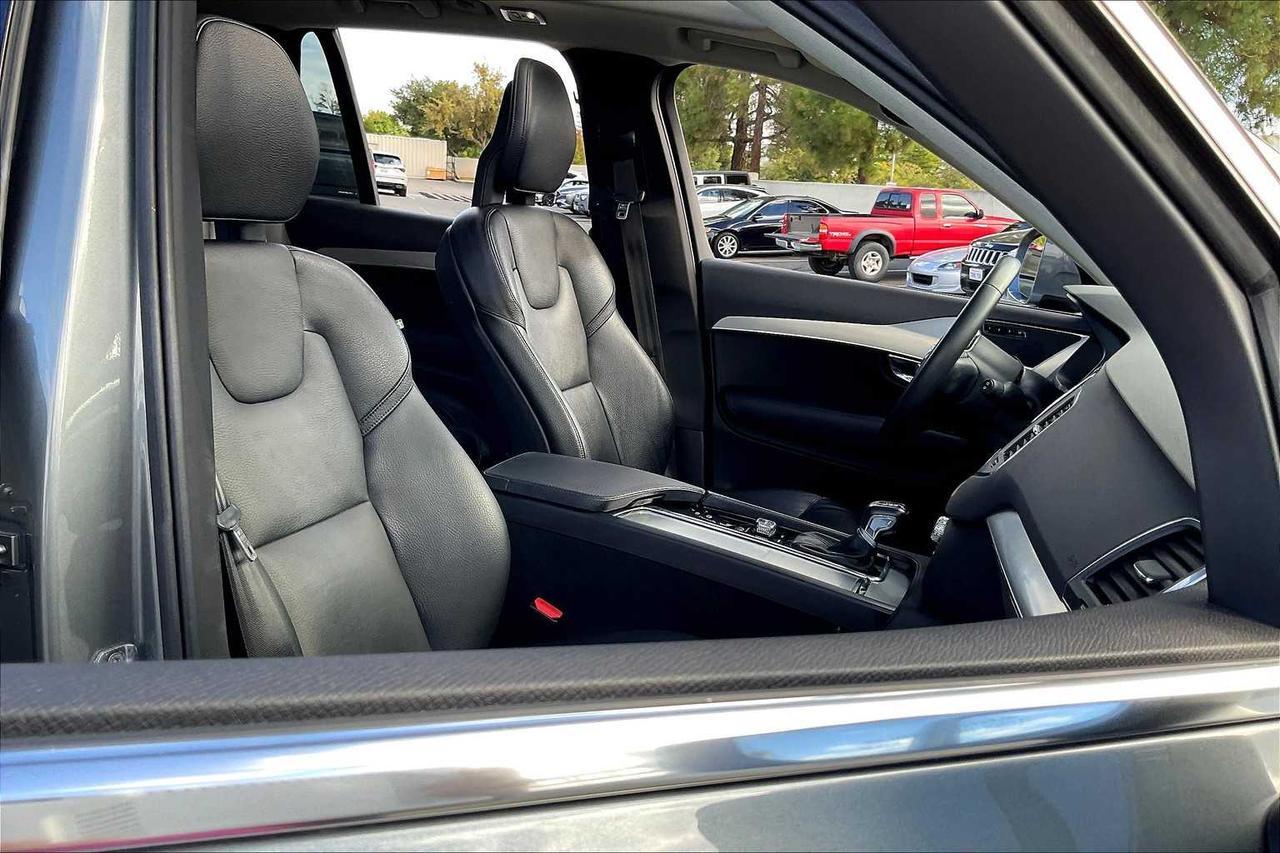 2016 Volvo XC90 T6 Momentum Roseville CA