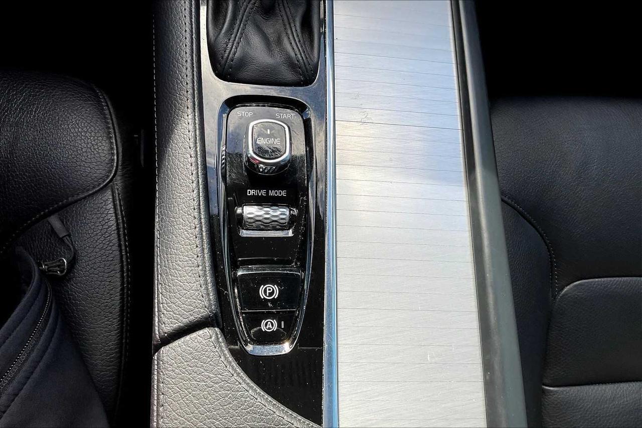 2016 Volvo XC90 T6 Momentum Roseville CA
